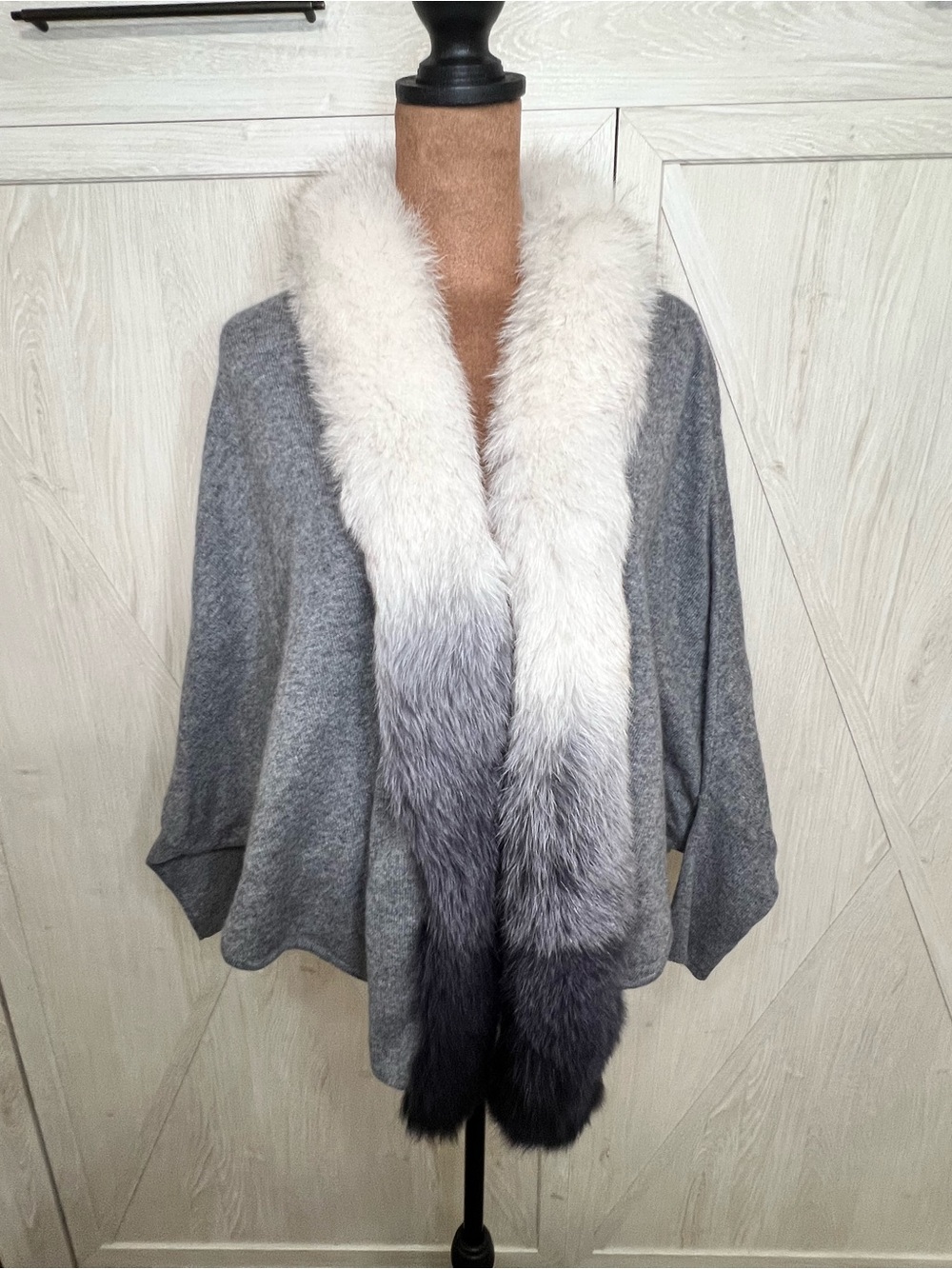 In Cashmere 100% Cashmere Ombré Real Fox Fur Collar Cape Poncho S/M EXCELLENT